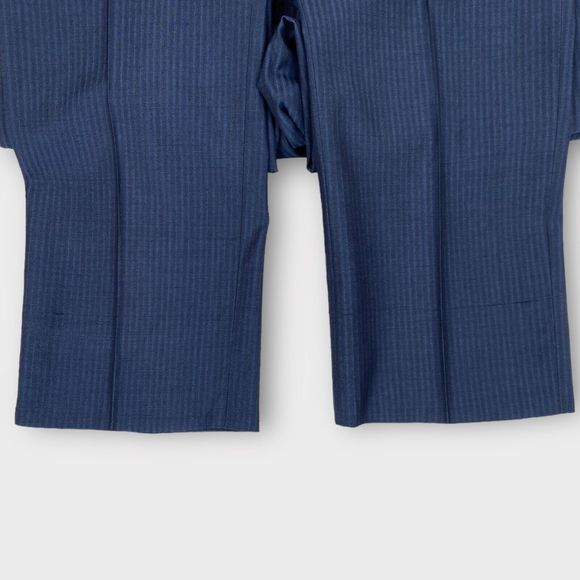 Armani Collezioni Men's M Line Navy Pinstriped Suit 2 Button Wool 2pc - 40R, 32W - Picture 13 of 15